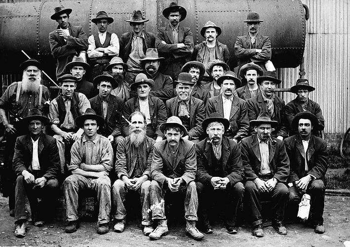 Bendigo workshop staff, 1911.