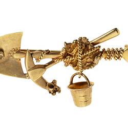 Brooch - Miners's Shovel & Nugget, 9ct Gold, Australia, circa 1890