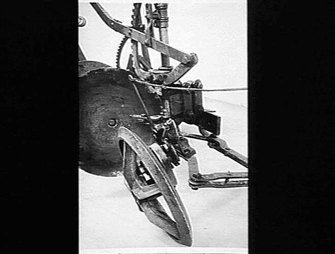 TRACTOR LIFT ON NO. 40 DISC PLOW. DEC 1927
