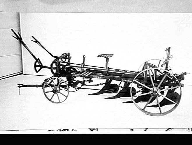 SUNRISE S.J.M.B. PLOW W/- TRACTOR PULL & AUTOMATIC LIFT. JUNE 1930