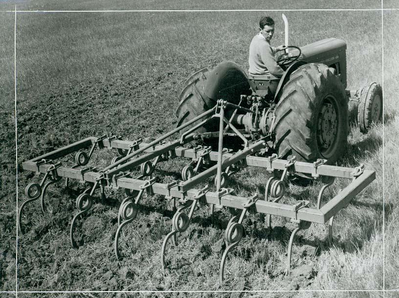 Photograph Massey Ferguson, MF130 Broadacre Cultivator, circa 1973