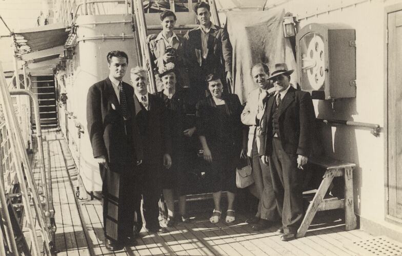Giuseppe Minniti with Butler, Gagliardi & Muratore Families, on the 'Sebastiano Caboto', Victoria Dock, Melbourne, 28 Apr 1950