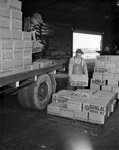 Associated Steamship Owners, Unloading Goods from Truck, Victoria, 10 Apr 1959