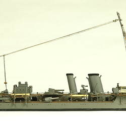 Naval ship with mast, facing right.