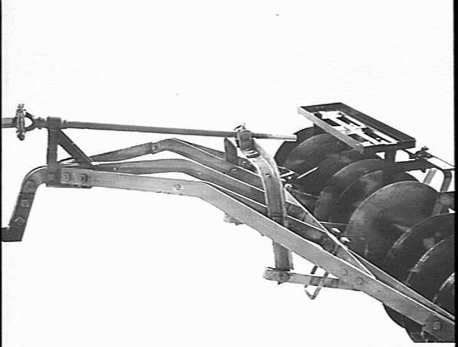 `STIRRUP' DEPTH CONTROL FOR REAR GANG `SUNPLIANT': MARCH 1940