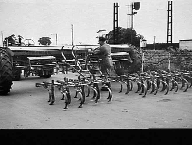 METHOD OF CHANGING POINTS 24 ROW `SUNTYNE' EXP646: JUNE 1951