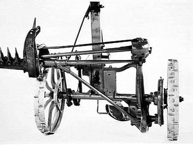 1-S MOWER. ADJUSTMENT FOR CUTTER-BAR. JUN 1946