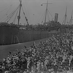 Negative - HMAT Medic, Port Melbourne, Victoria, 1915