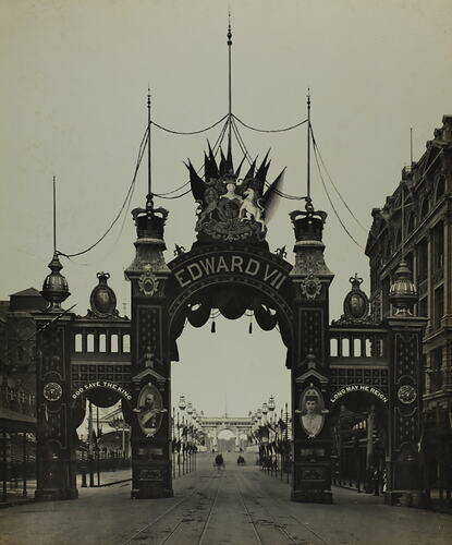 Photograph - Federation Celebrations, 'The King's Arch, Swanston Street',  May1901
