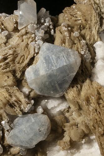 Hydroxylherderite. [M 43389]