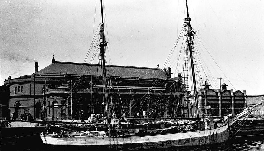 [A sailing ship at Little Dock on theYarra River near Spencer Street, Melbourne, 1920s.]