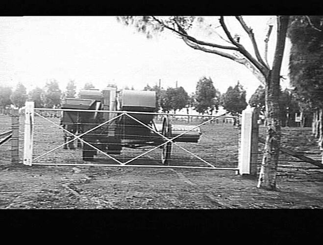 16 FT. XX STAY GATE. TAKEN JULY 1925