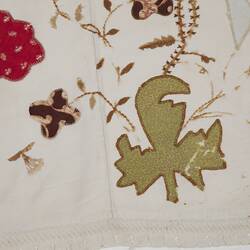 Applique quilt, with floral and bird pattern.