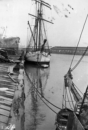 [Wharfs on the Yarra River, Melbourne 1934.]
