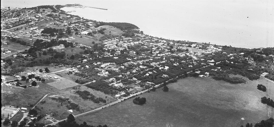 Monochrome photograph of Mornington.