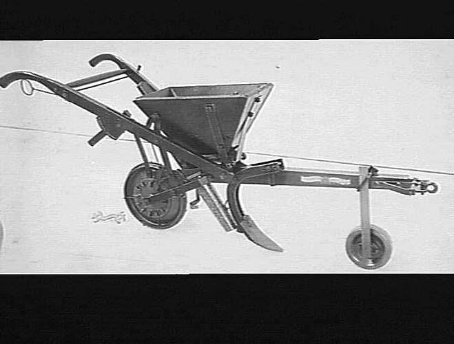 `SUNTAPPER': JUL 1933