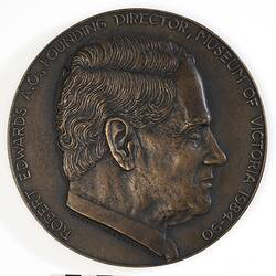 Medal - Robert Edwards, Museum of Victoria, Michael Meszaros, Australia, 1990