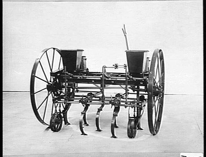 SUNGEM (SEEDER) WITH PRESSED WHEELS