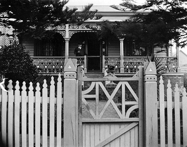 [Through the front gate, Bendigo, about 1915.]