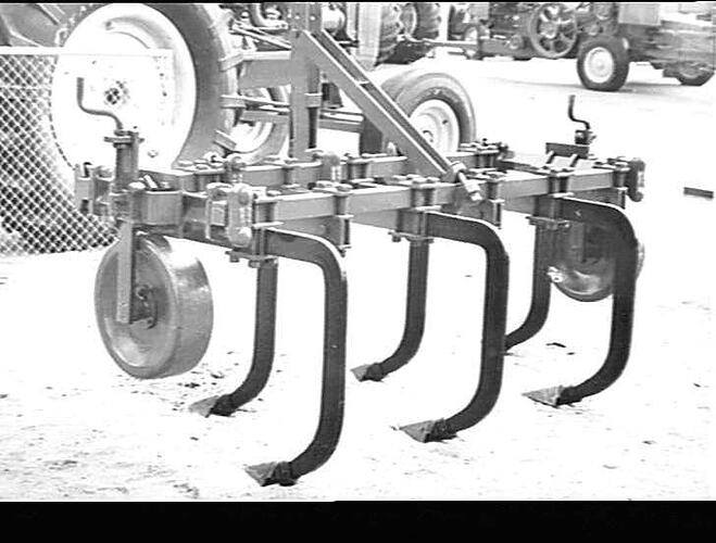 `SUNLINK' DOUBLE TOOL BAR WITH `SUNGRUBBER': SEPT 1955