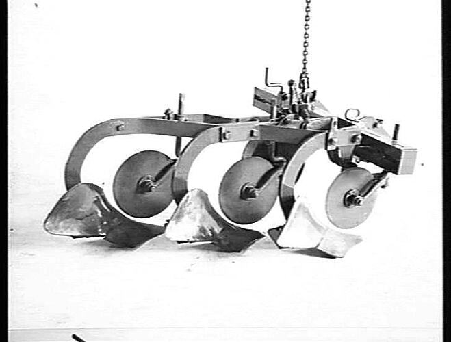 SUNHANDLIFT PLOUGH (GENERAL PURPOSE). JULY 1944