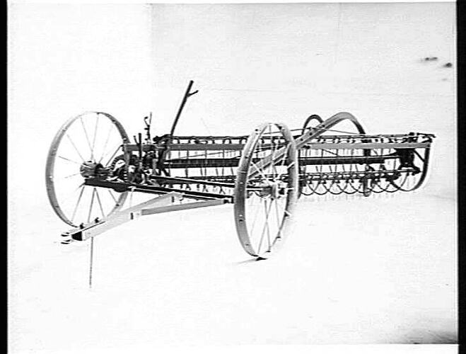 SUNSHINE SIDE RAKE & TEDDER. DEC 1943