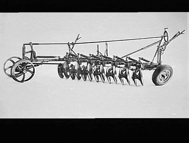 14 DISC `SUNDERCUT' FITTED WITH PNEUMATIC TYRE, SCREW-LIFT & TRACTOR LEVERS: JULY 1950