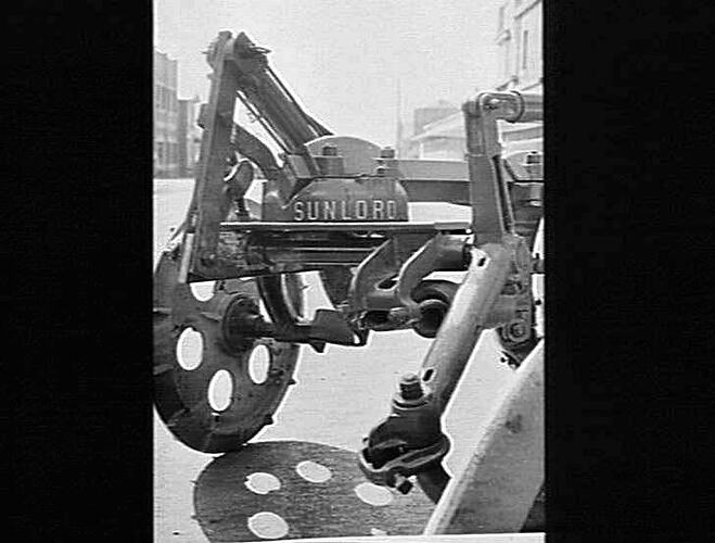`SUNLORD' OVERBEAM W/- HYDRAULIC FITTINGS: APRIL 1955