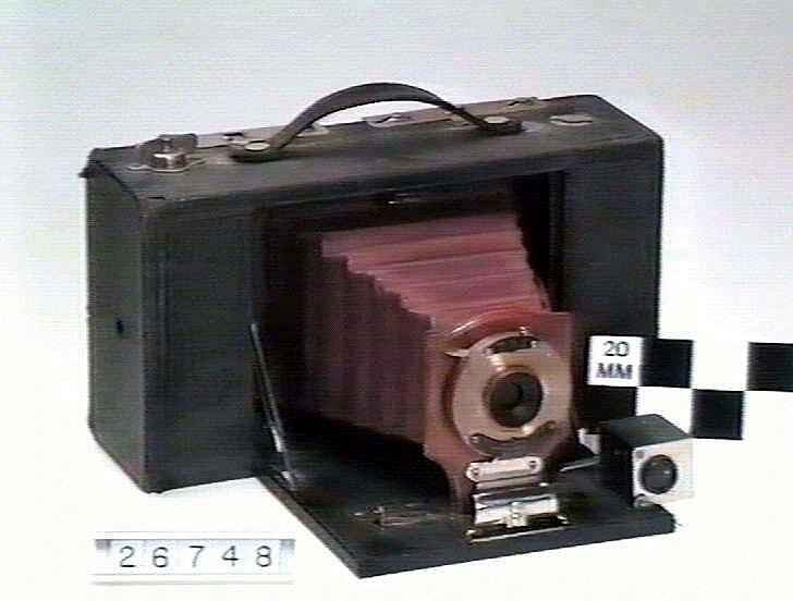 Folding Camera - Kodak, Brownie, No. 3, Model A, 1905-1909