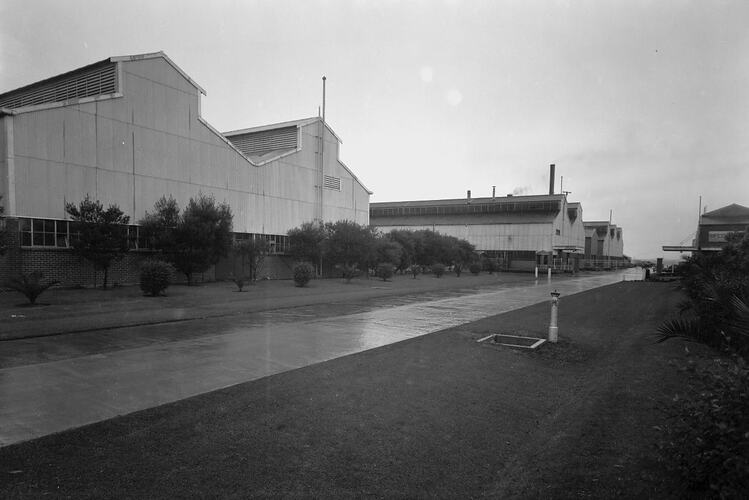 Negative International Harvester, Geelong Factory, Driveway, 1946