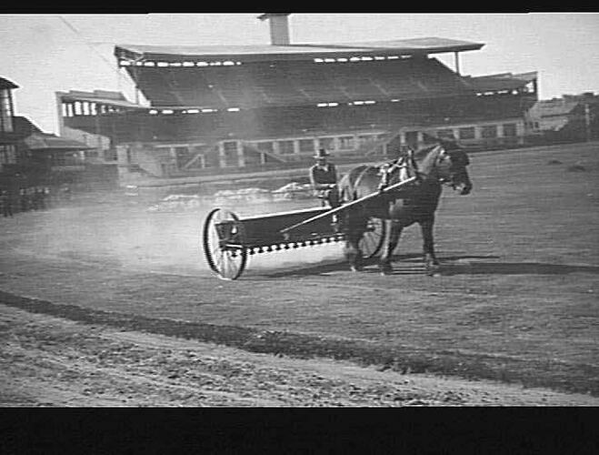 `SUNFLOW' AT WORK ON SYDNEY SHOW GROUNDS: SEPT 1932