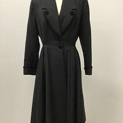 Long coat made from a grey woollen fabric.