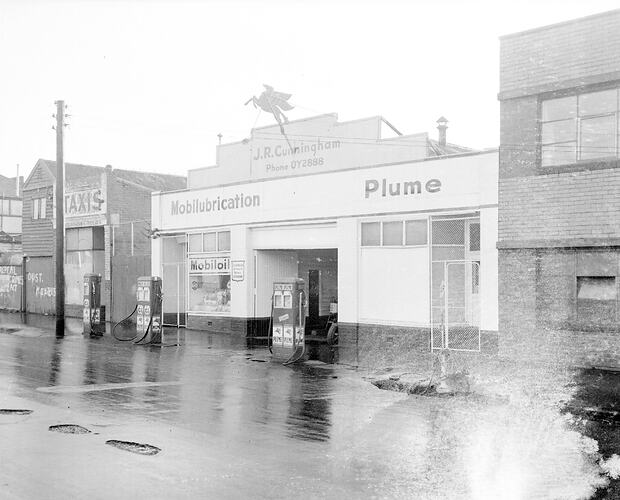 CUNNINGHAMS S. STN. MALVERN