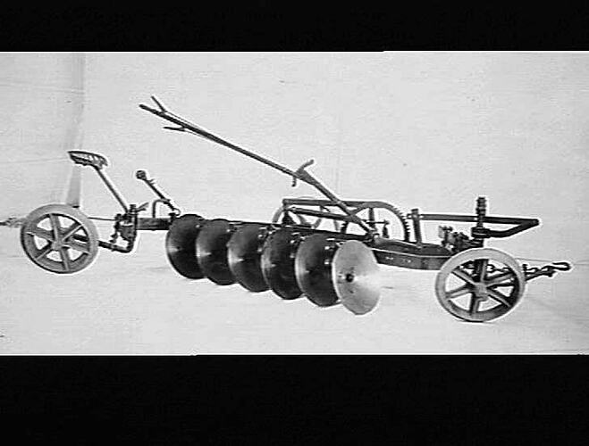 REVERSIBLE LEVER ON P.D. PLOUGH