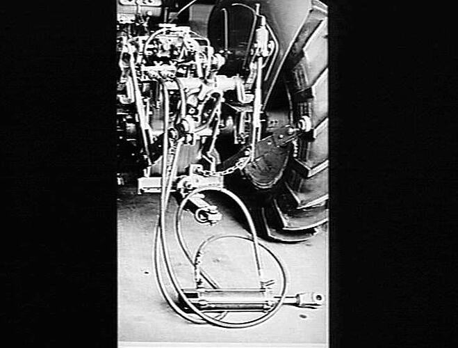 REMOTE HYDRAULIC FOR 44 K SPECIAL, FITTED WITH `HITCHALL': JULY 1955