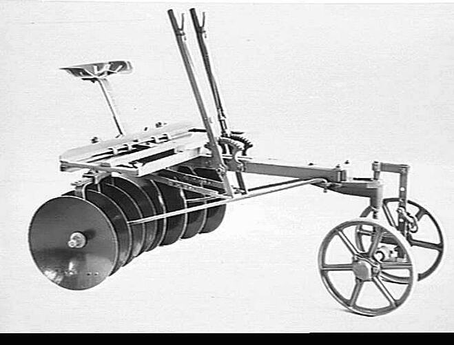 `SUNPEARL' WITH FORECARRIAGE: JULY 1949