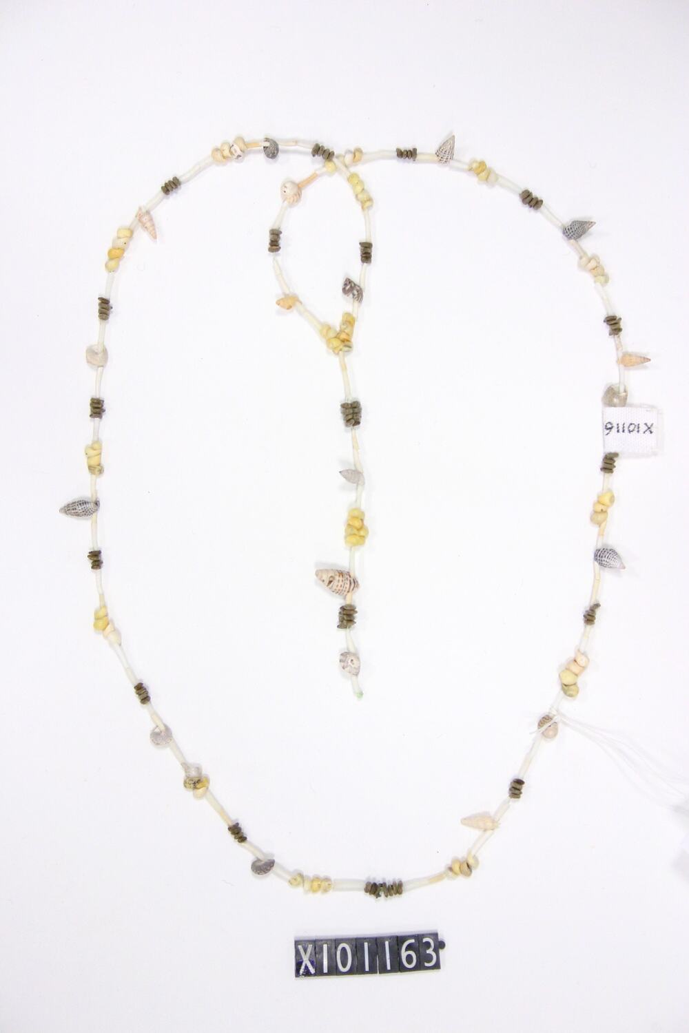 Ornament, neck. Rembarrnga. Maningrida, Central Arnhem Land, Northern