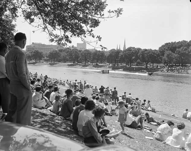 Department of Trade, Crowd Watching Water Skiing Competition, Melbourne, 13 Mar 1960