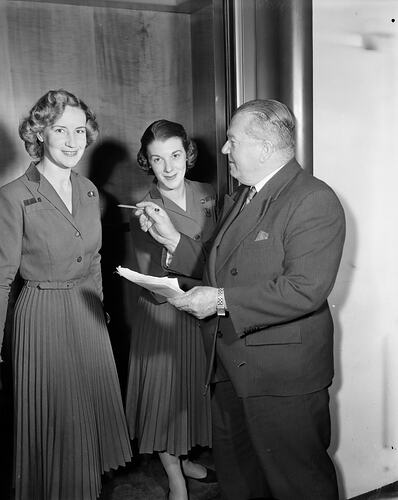 Mutual Store Ltd, Employees, Melbourne, Victoria, Nov 1958