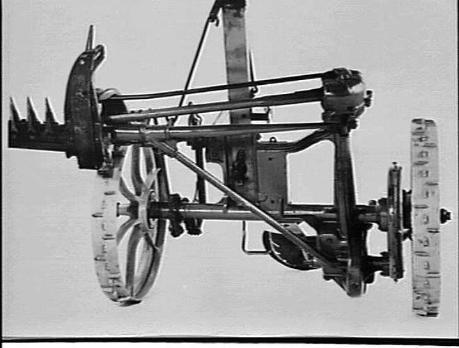 1.S MOWER SHOWING ADJUSTMENTS FOR CUTTER BAR: JUNE 1946