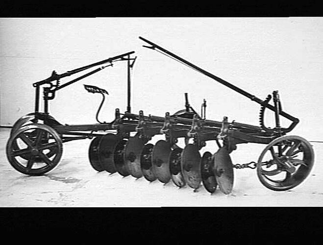 `SUNDERCUT' 10 DISC TEAM LEVERS: FEB 1935