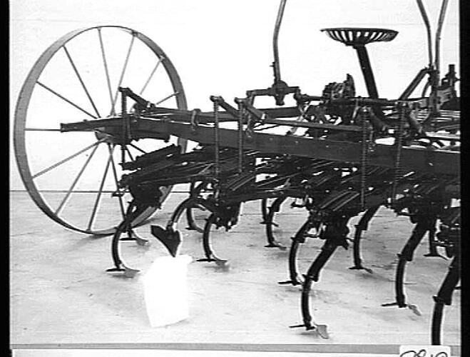 NO. 20 SCARIFIER 19 TYNE POWER LIFT: 1933