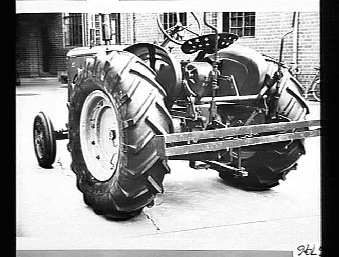 SUNPOWERLIFT TOOLBAR FOR 82 TRACTOR. JUL 1946