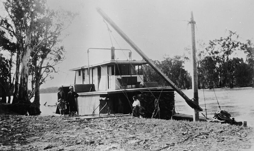 The paddle steamer 'Elizabeth' tied up on the bank of the Murray River