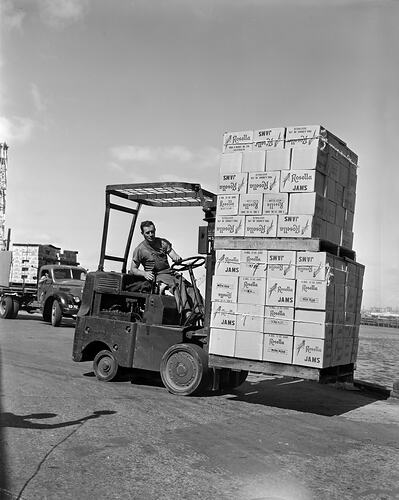 Associated Steamship Owners, Forklifting Pallets, Victoria, 10 Apr 1959