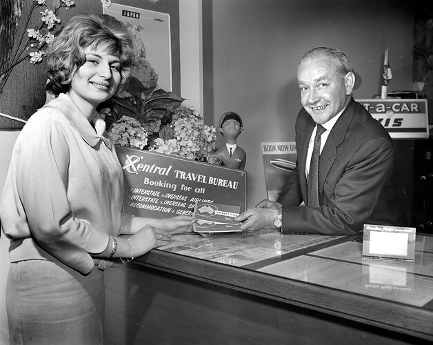 Central Travel Bureau, Travel Agent & Customer, Melbourne, 09 Dec 1959