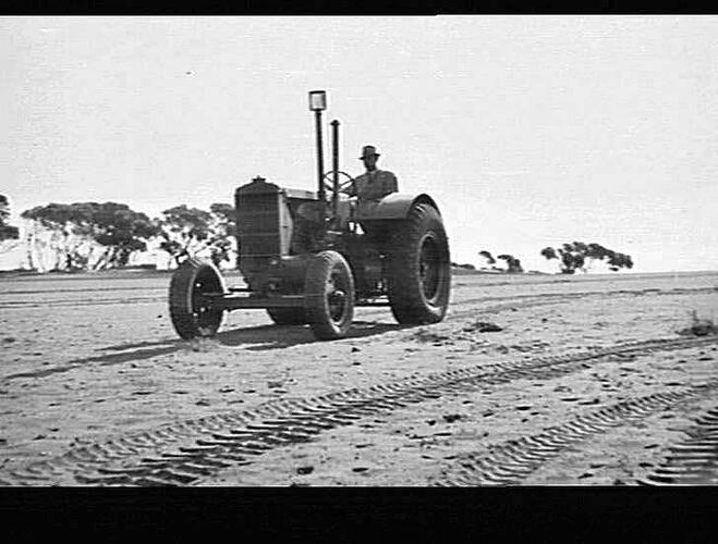 MODEL 25 ON RUBBERS, MANNUM, S.A. 1937