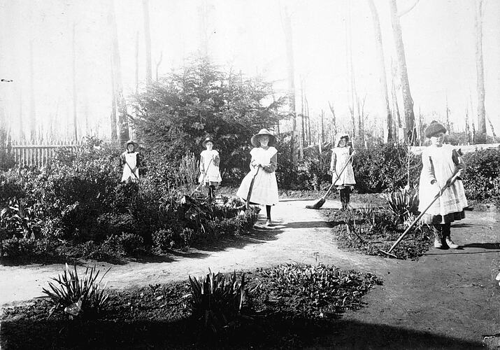 [Working in the school garden, Leongatha South, about 1910.]