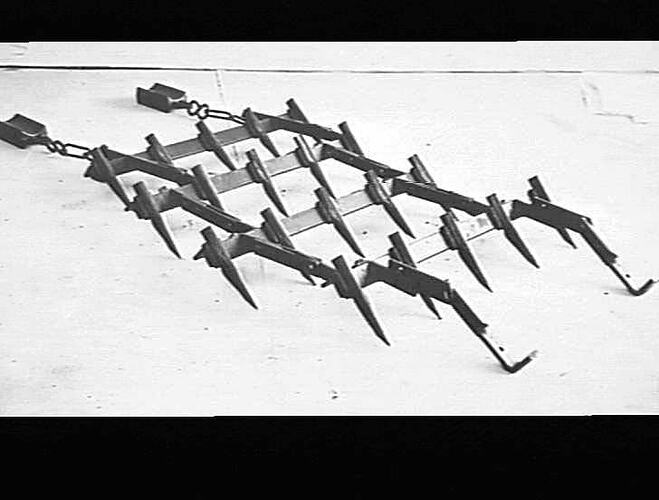 `SUNMULCH' HARROW SECTION: 1934
