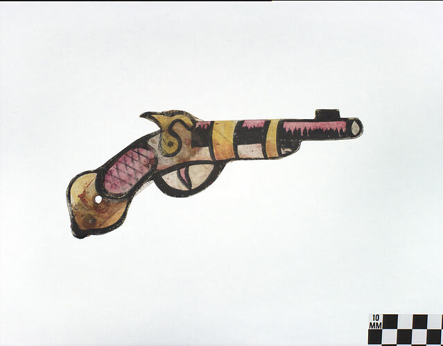 Two-dimensional drawing of ornate gun.